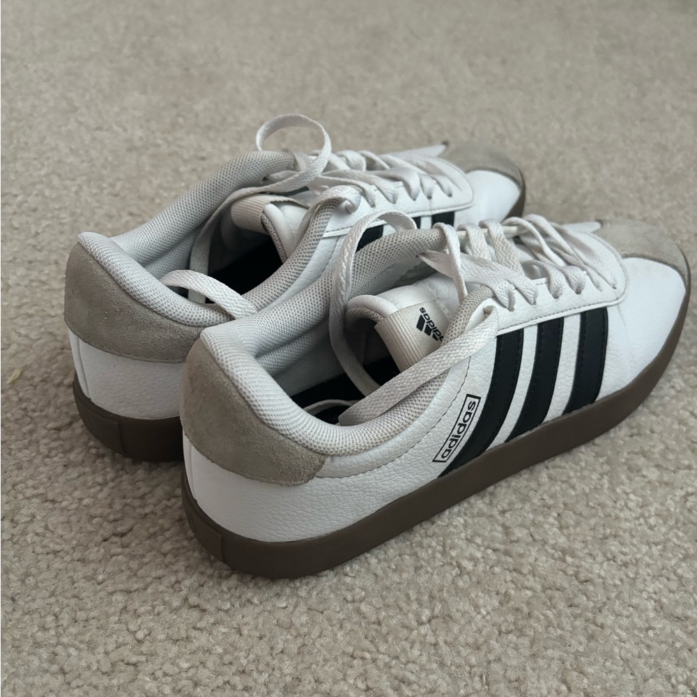 Adidas Vl 3.0 sneakers!